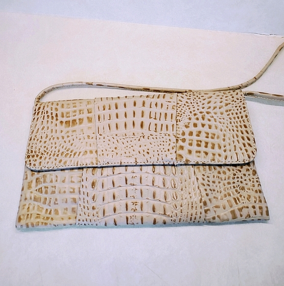 ALLIGATOR EMBOSSED VINTAGE LIGHT TAN MAGNETIC FLAP LEATHER SHOULDER PURSE